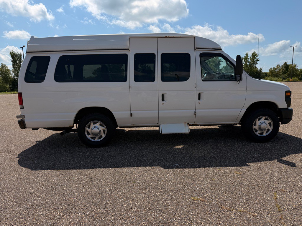 2010 Ford Econoline Image 5