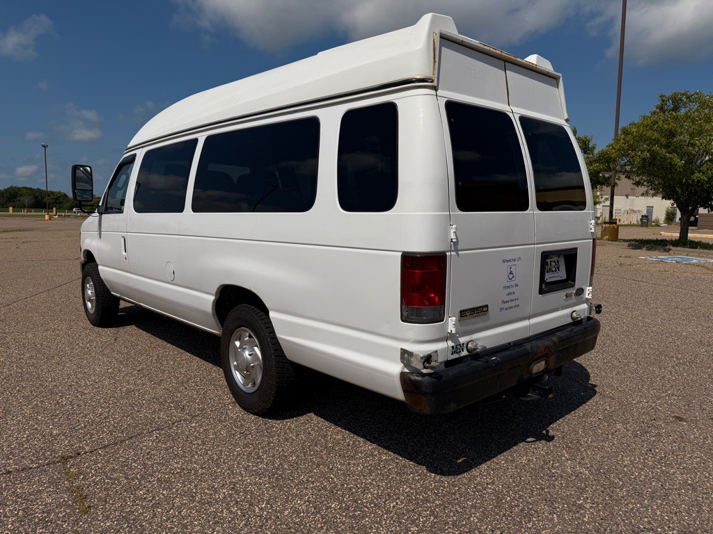 2010 Ford Econoline Image 8