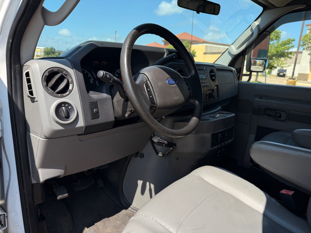 2010 Ford Econoline Image 10