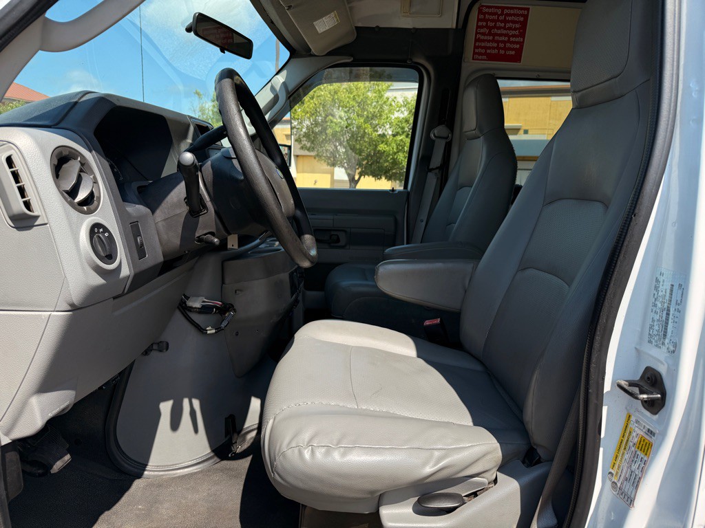 2010 Ford Econoline Image 11
