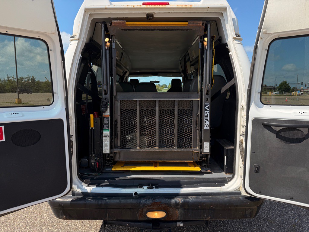 2010 Ford Econoline Image 13