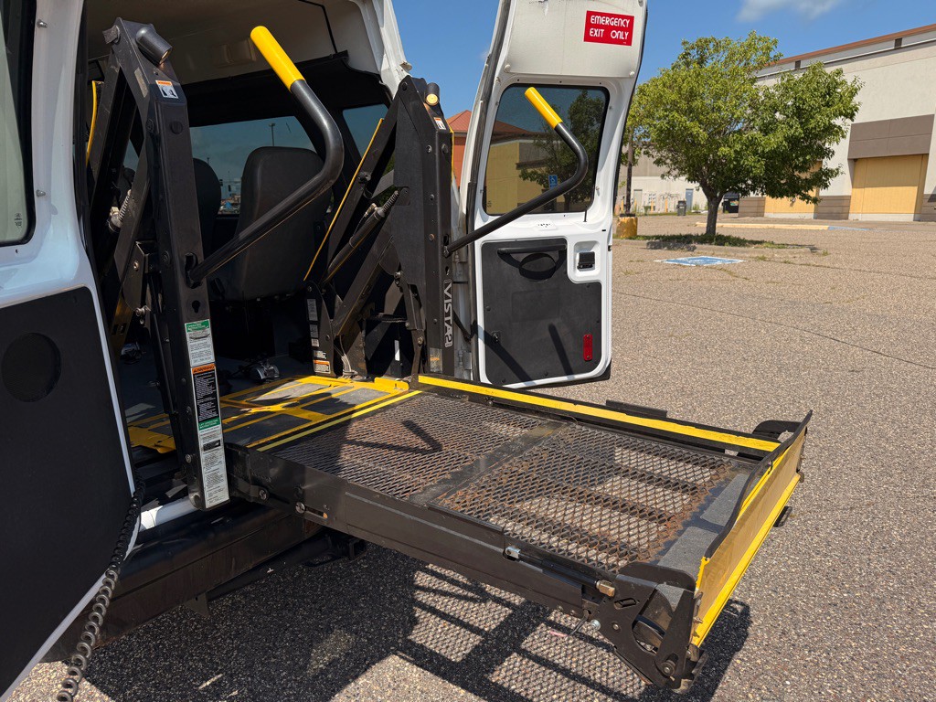 2010 Ford Econoline Image 14