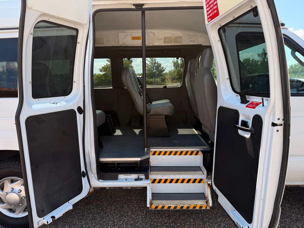 2010 Ford Econoline Image 17