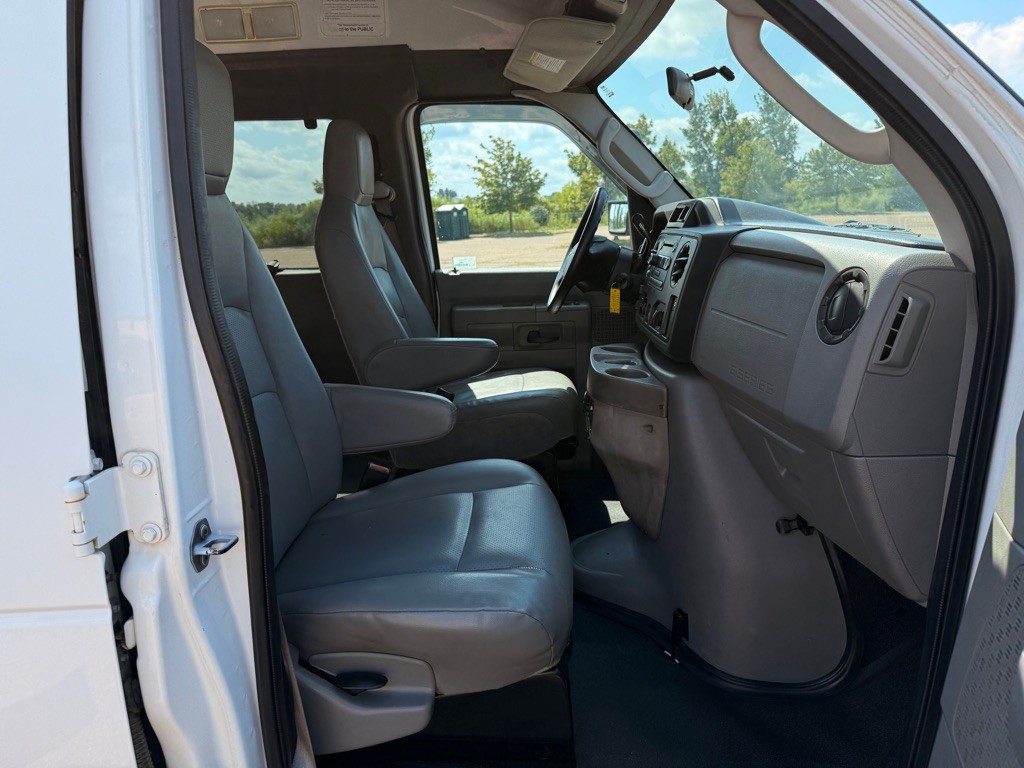 2010 Ford Econoline Image 22