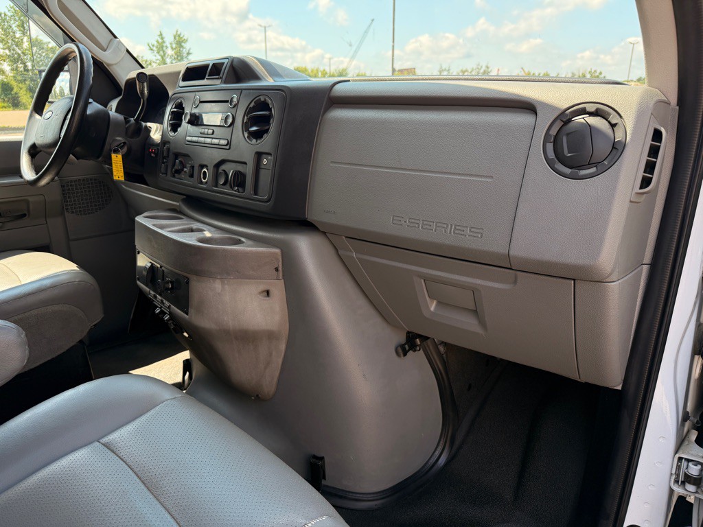 2010 Ford Econoline Image 23