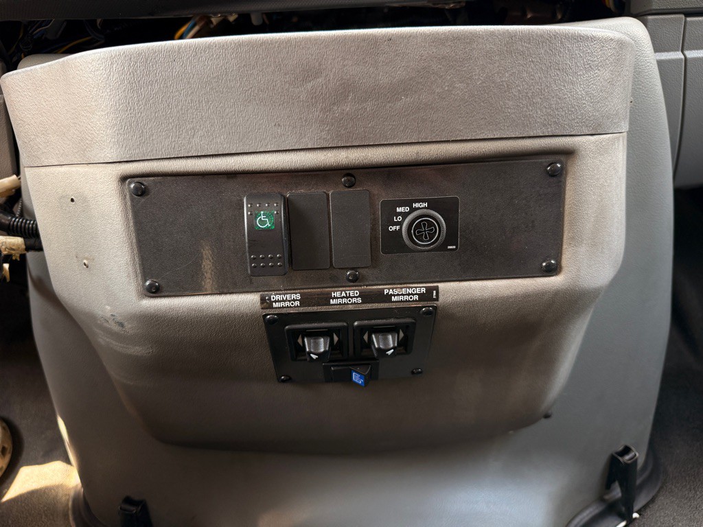 2010 Ford Econoline Image 26