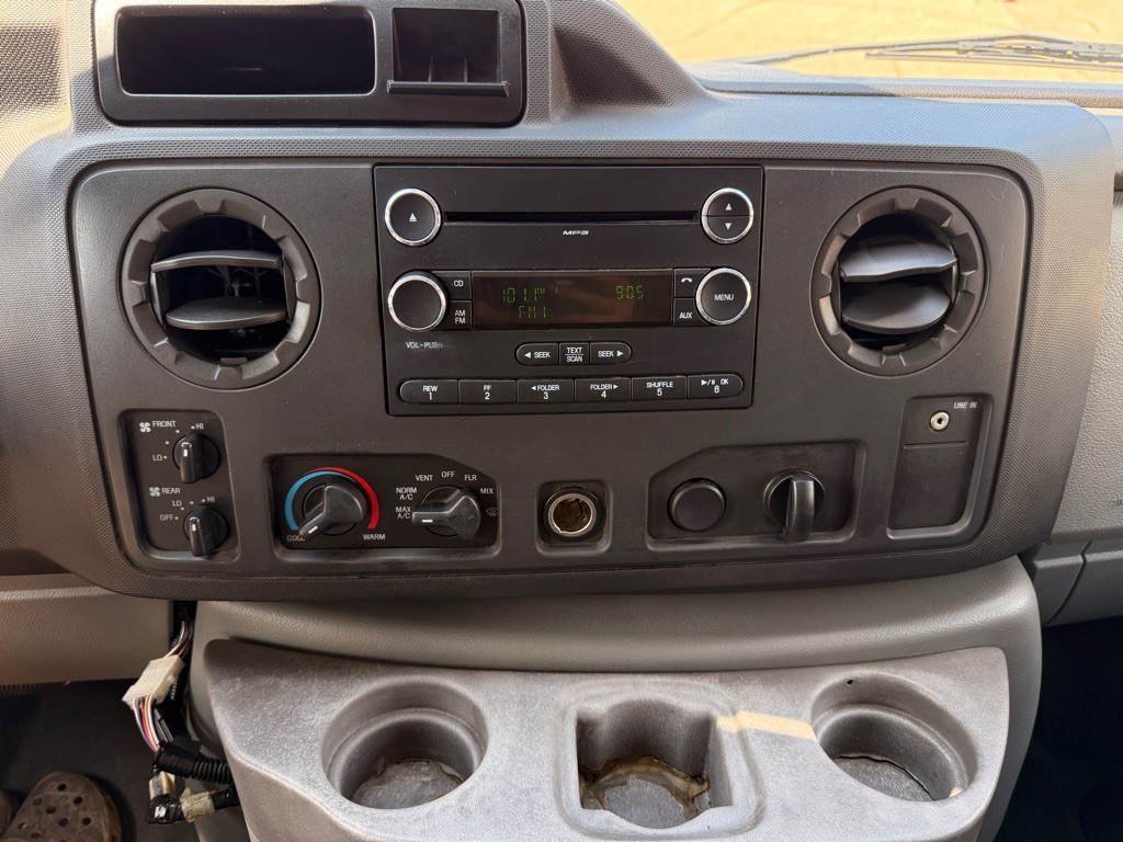 2010 Ford Econoline Image 27