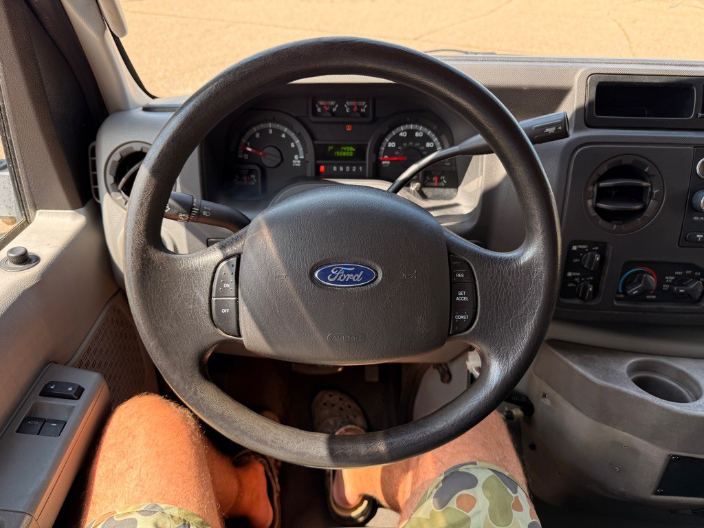 2010 Ford Econoline Image 28