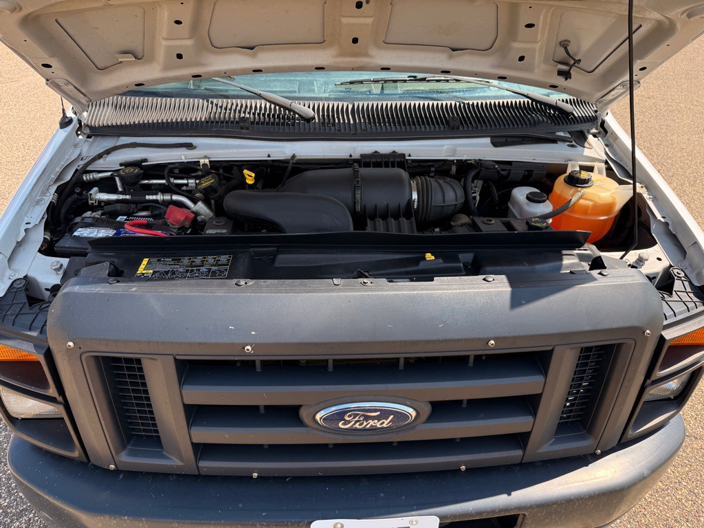 2010 Ford Econoline Image 31