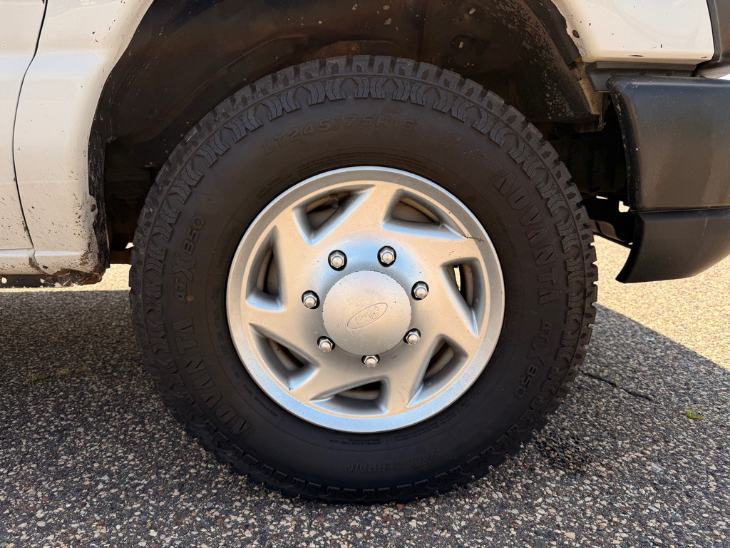 2010 Ford Econoline Image 33