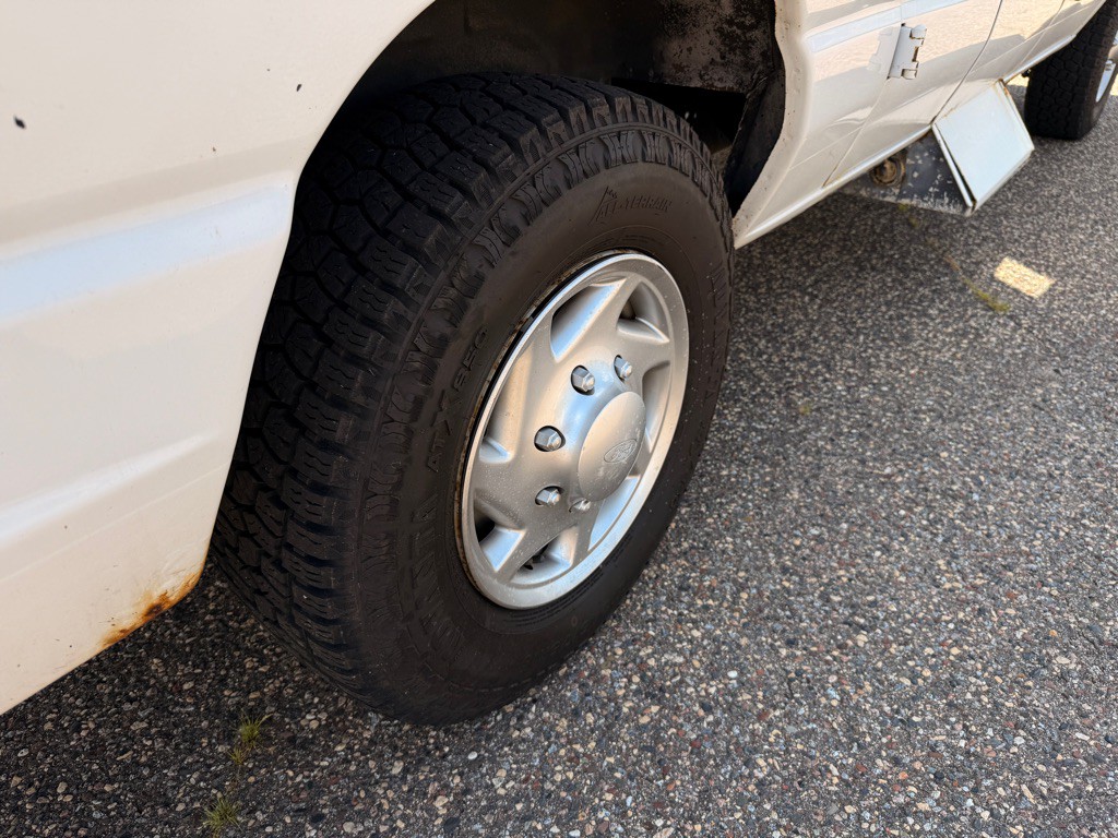 2010 Ford Econoline Image 34