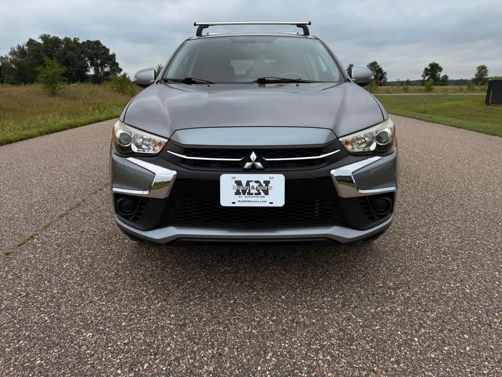2019 Mitsubishi Outlander Image 2