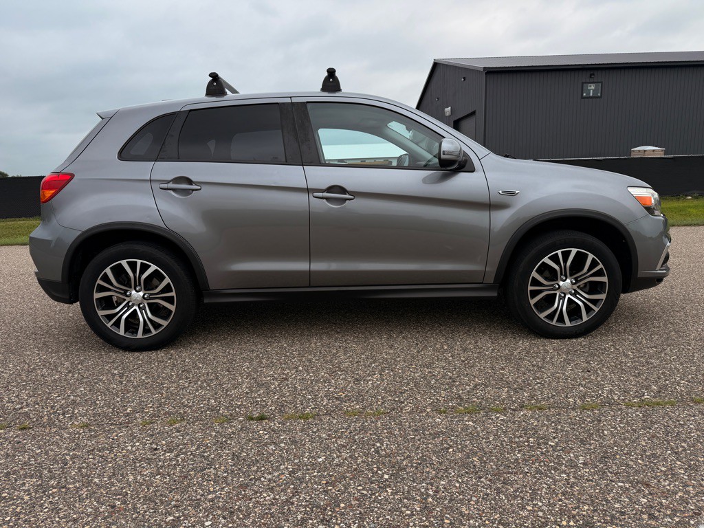 2019 Mitsubishi Outlander Image 4