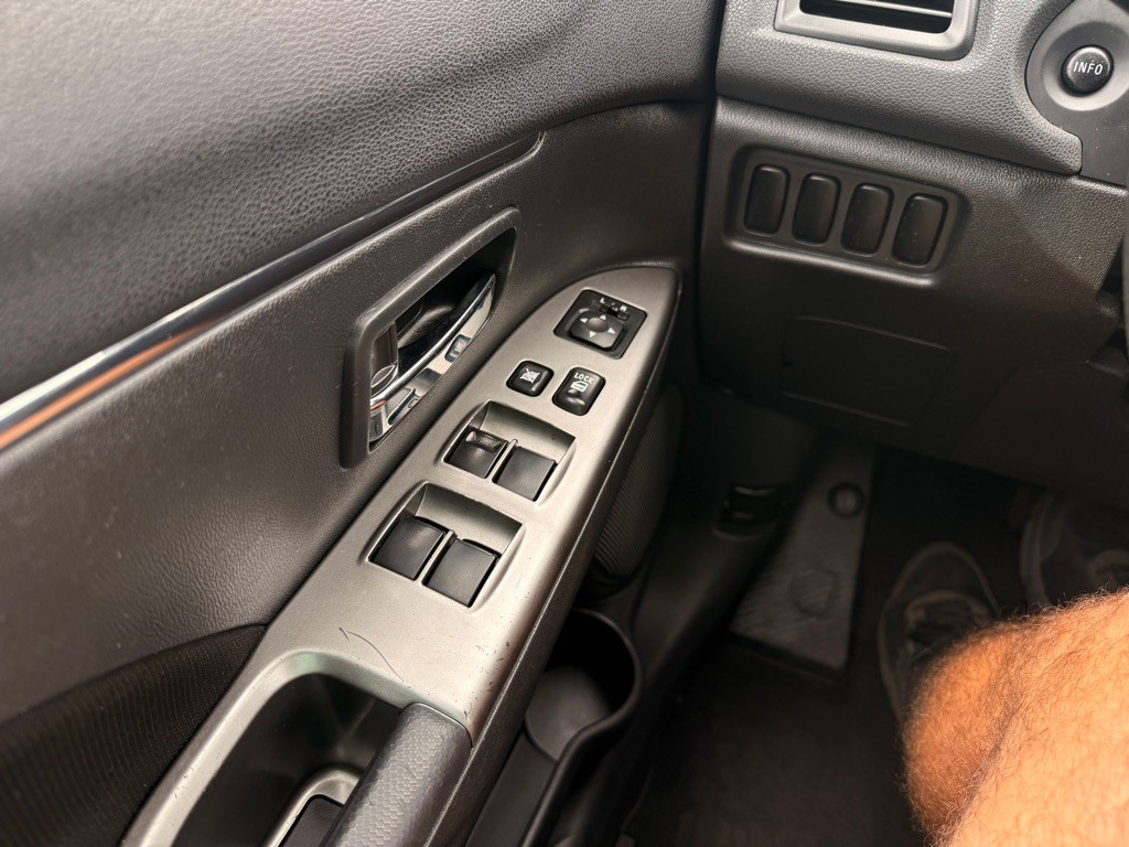 2019 Mitsubishi Outlander Image 24