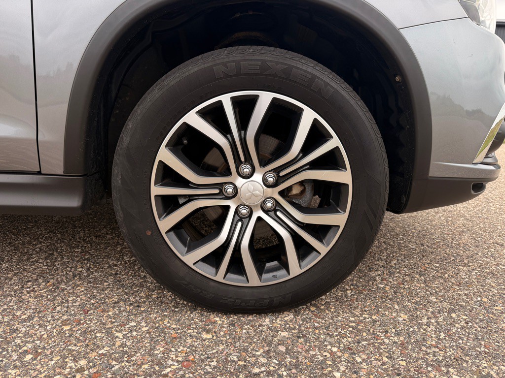 2019 Mitsubishi Outlander Image 26