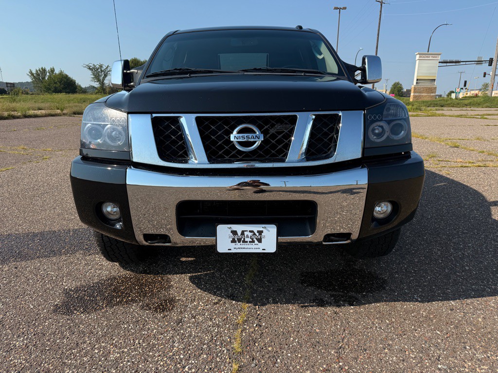 2011 Nissan Titan Image 2