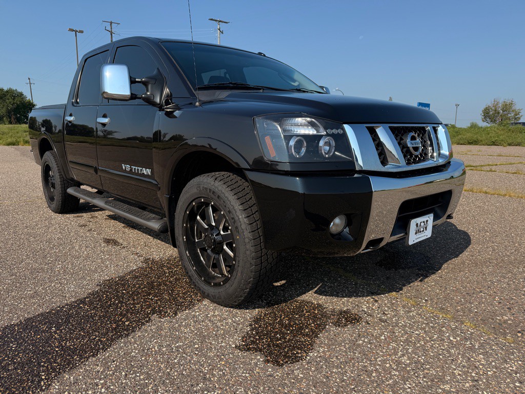 2011 Nissan Titan Image 3