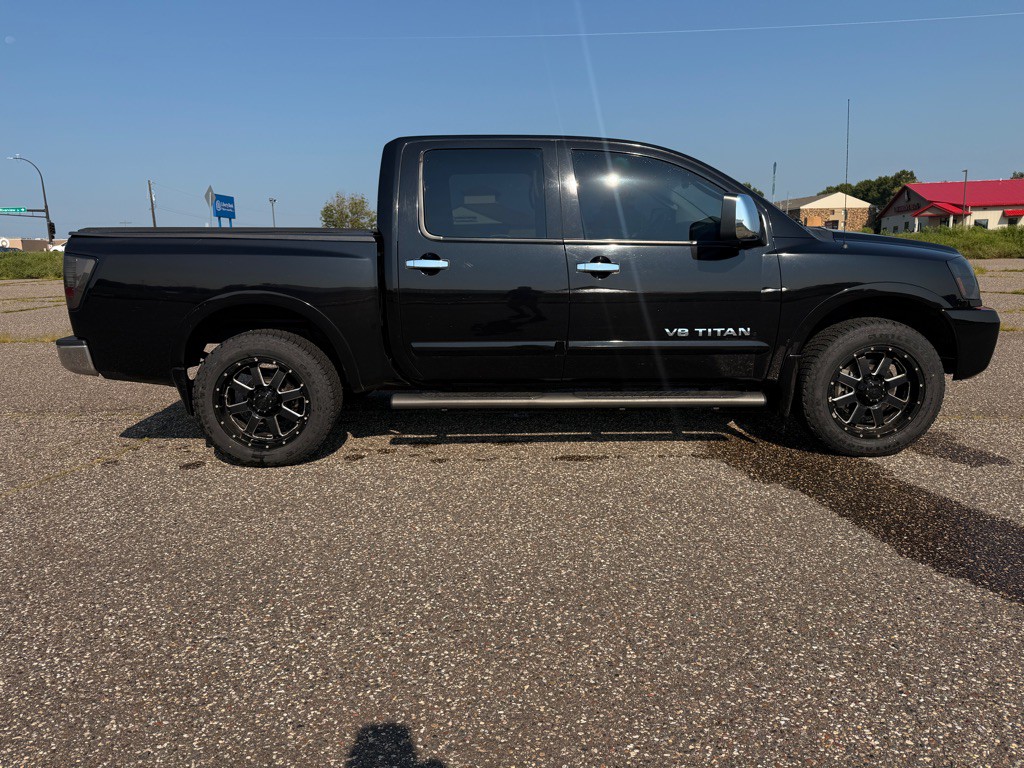 2011 Nissan Titan Image 4