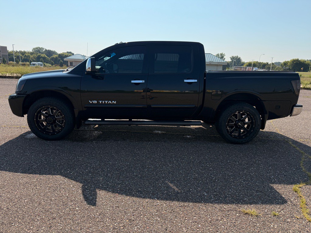 2011 Nissan Titan Image 8