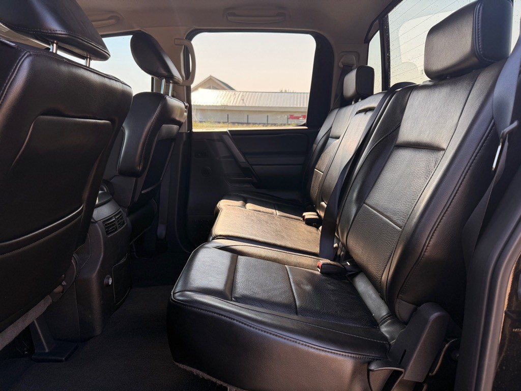 2011 Nissan Titan Image 12