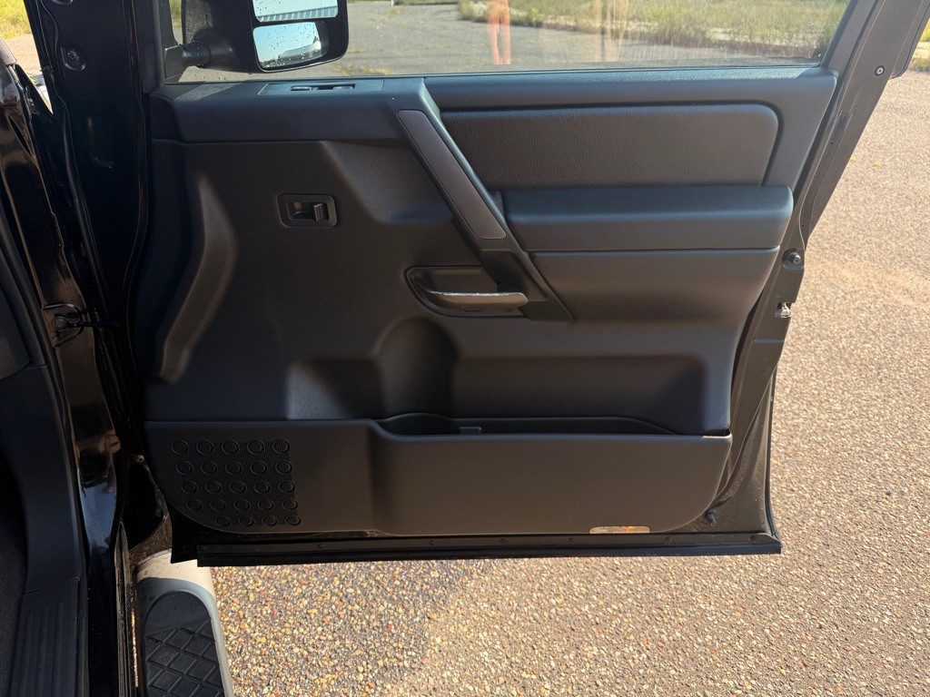 2011 Nissan Titan Image 19
