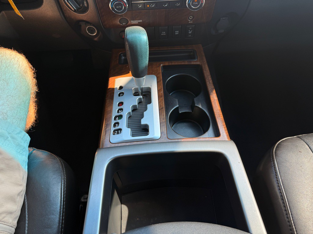 2011 Nissan Titan Image 21