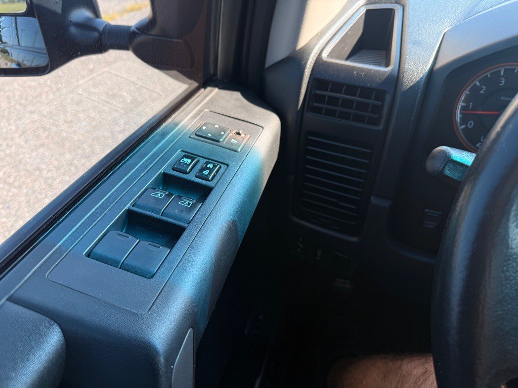 2011 Nissan Titan Image 25