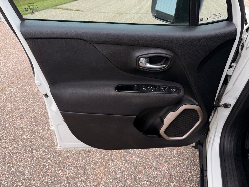 2017 Jeep Renegade Image 11