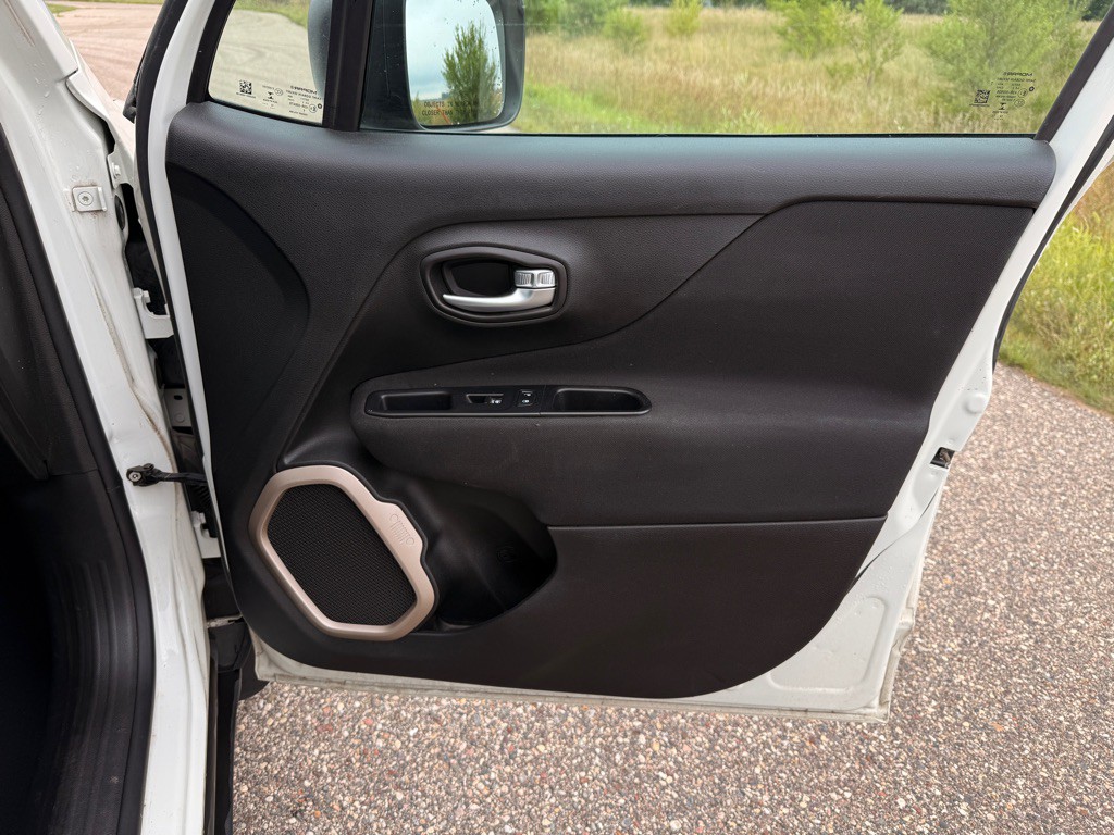 2017 Jeep Renegade Image 18