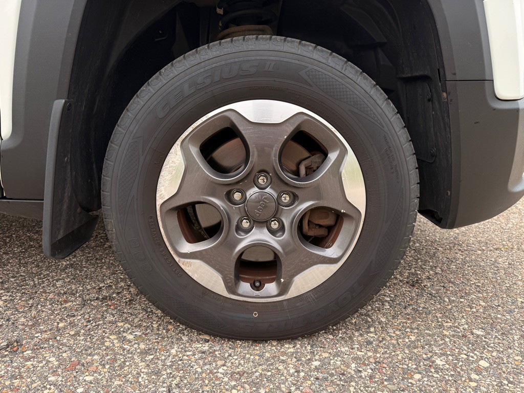 2017 Jeep Renegade Image 28