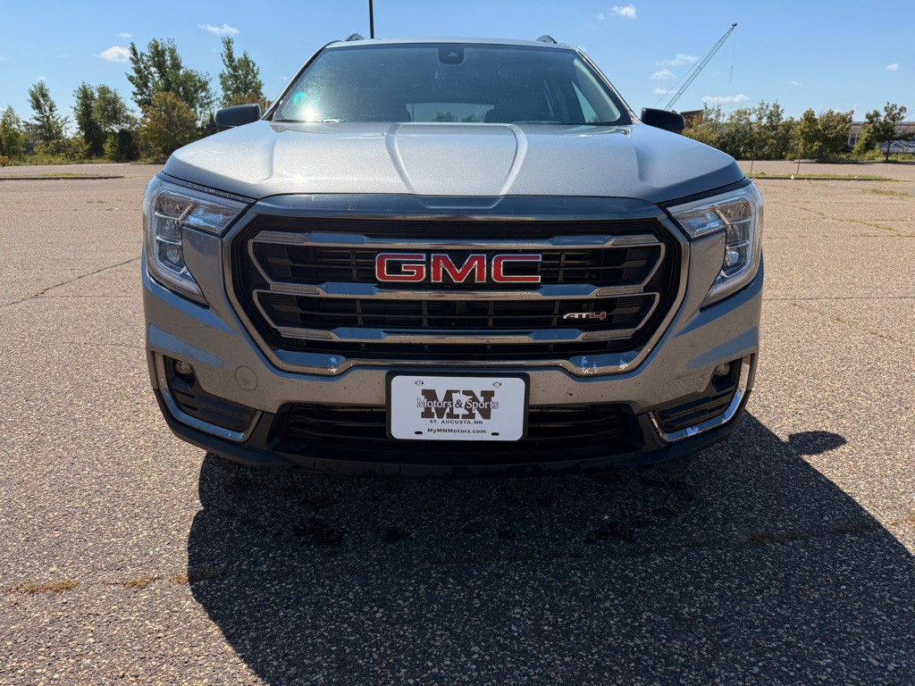 2023 GMC Terrain Image 2