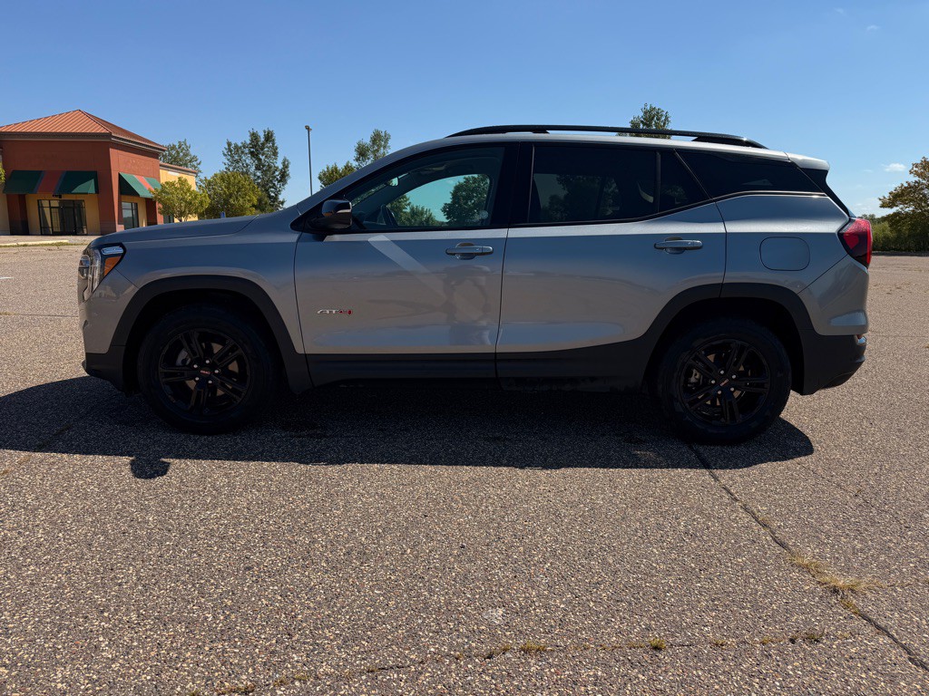 2023 GMC Terrain Image 8
