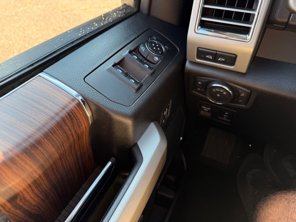 2015 Ford F-150 Image 28