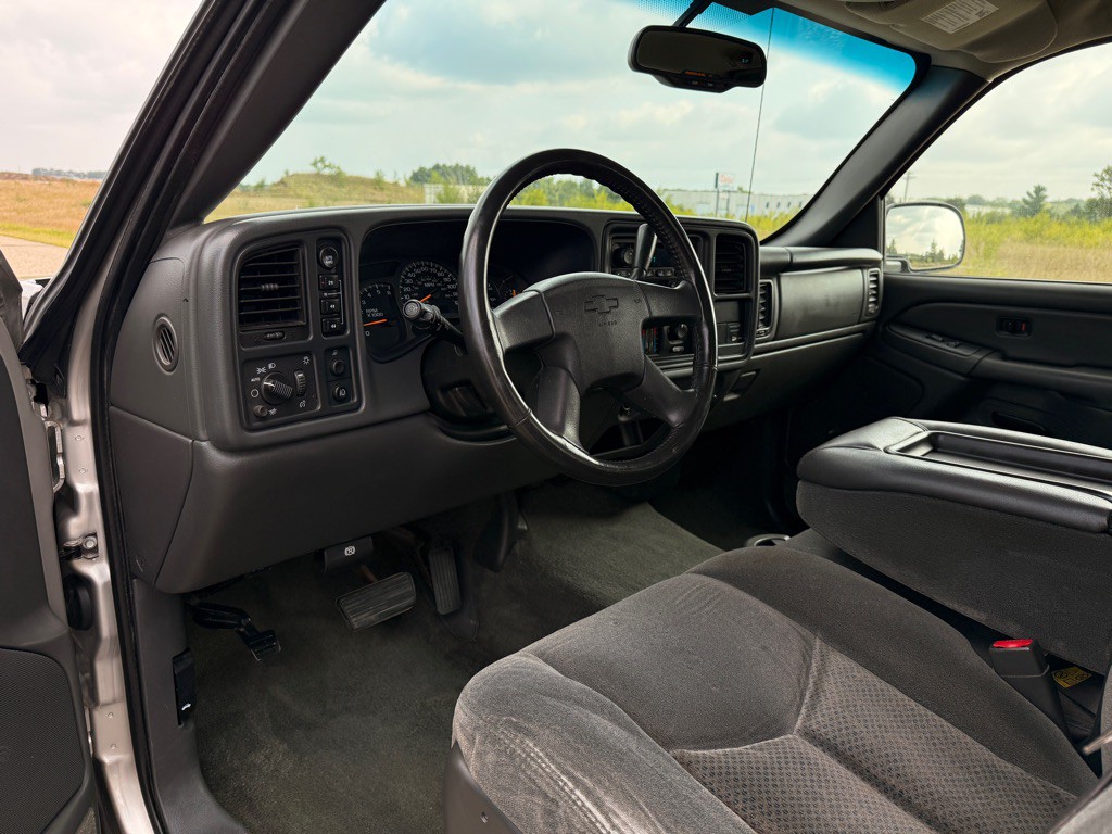 2004 Chevrolet Silverado 1500 Image 9