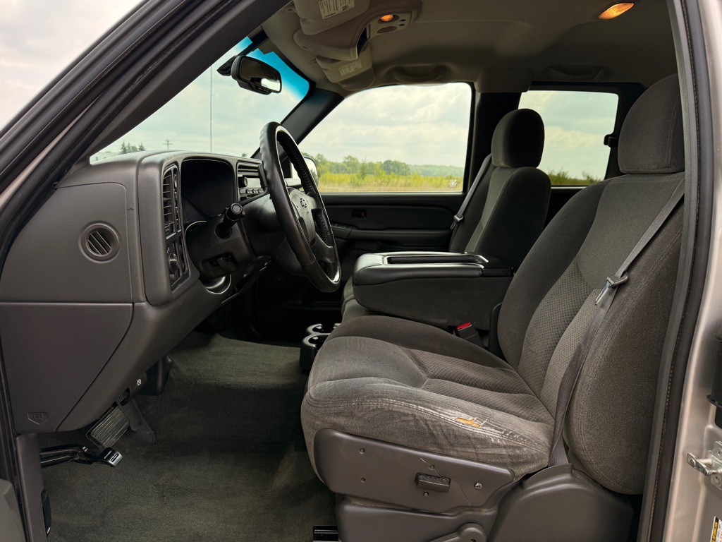 2004 Chevrolet Silverado 1500 Image 10