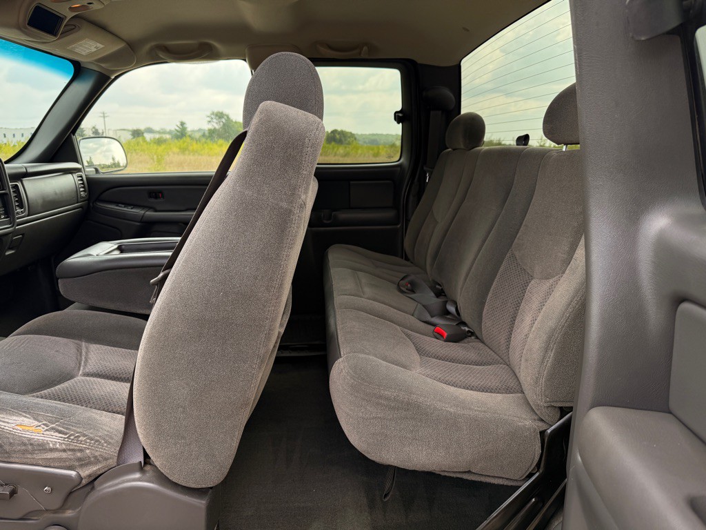 2004 Chevrolet Silverado 1500 Image 12