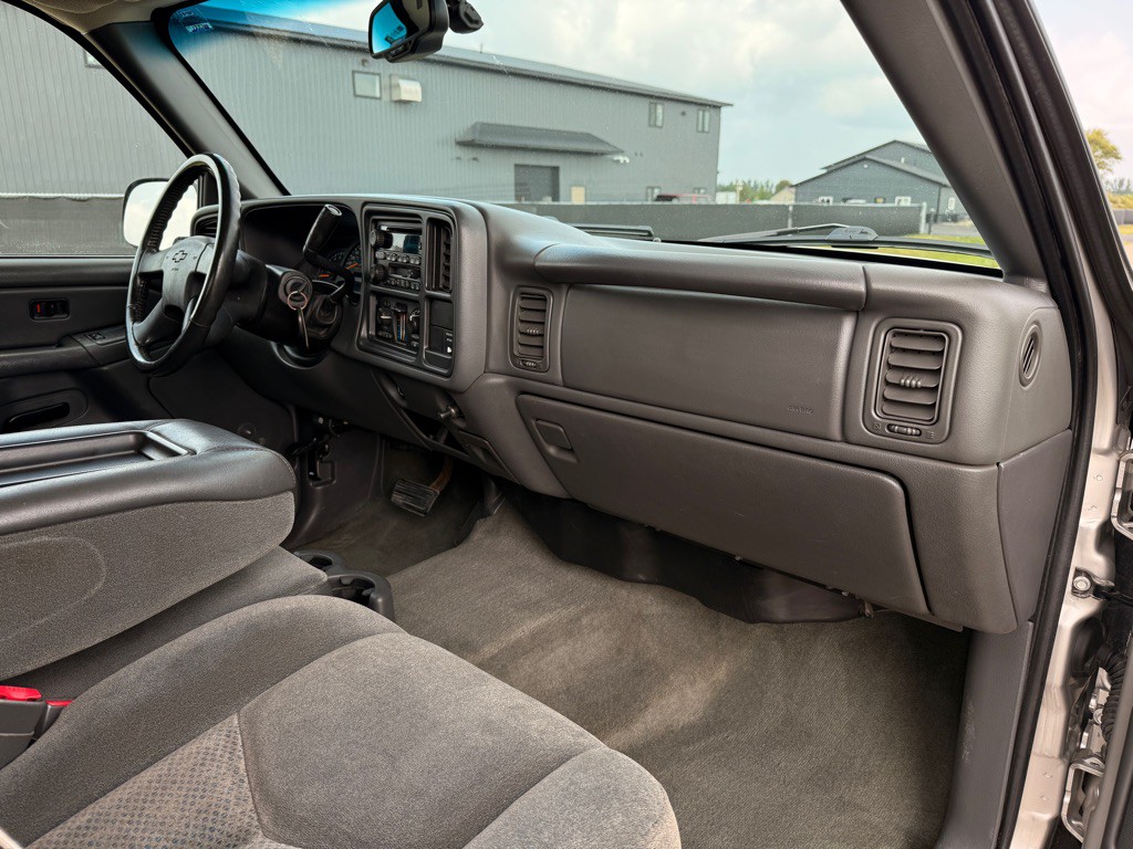 2004 Chevrolet Silverado 1500 Image 16