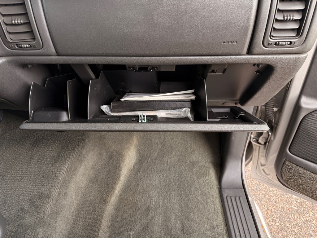 2004 Chevrolet Silverado 1500 Image 17