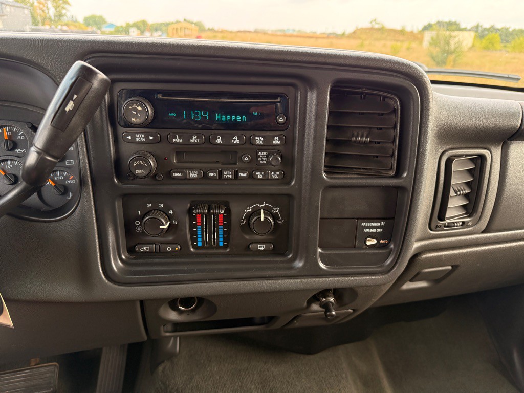 2004 Chevrolet Silverado 1500 Image 20