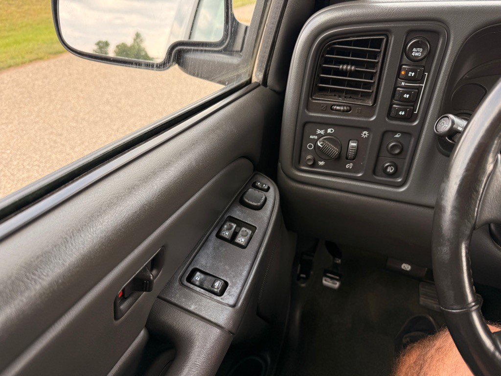 2004 Chevrolet Silverado 1500 Image 23
