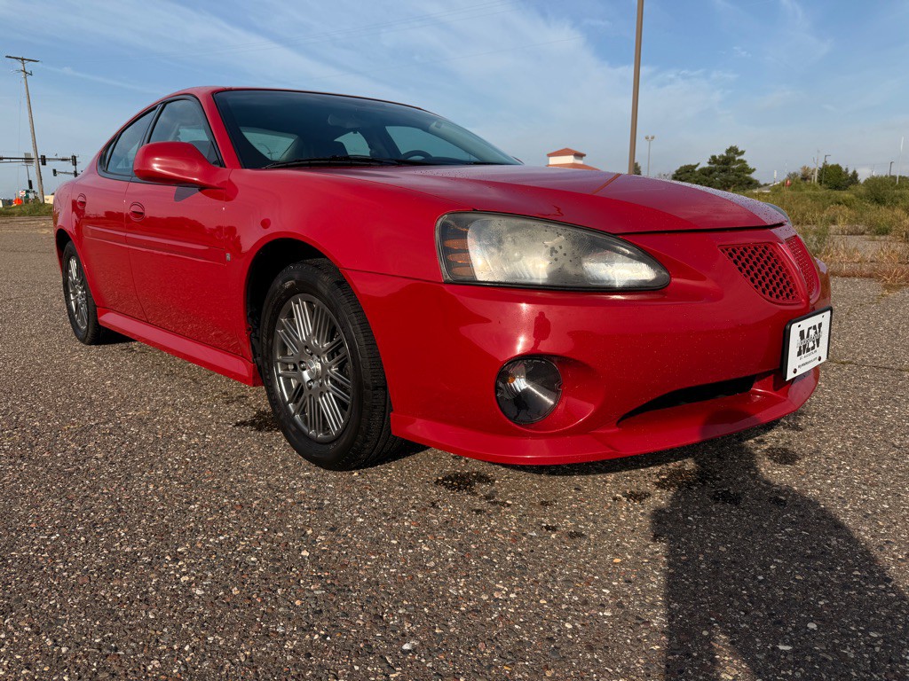 2008 Pontiac Grand Prix Image 3