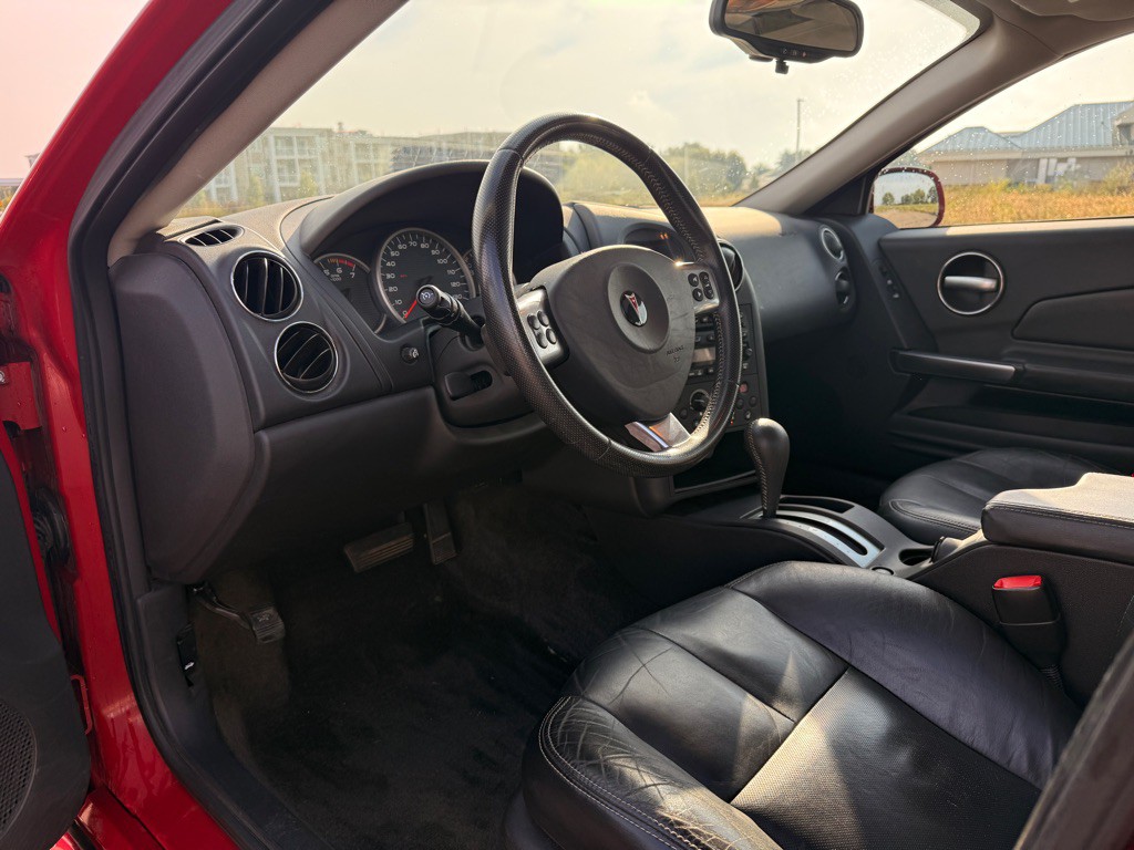 2008 Pontiac Grand Prix Image 9