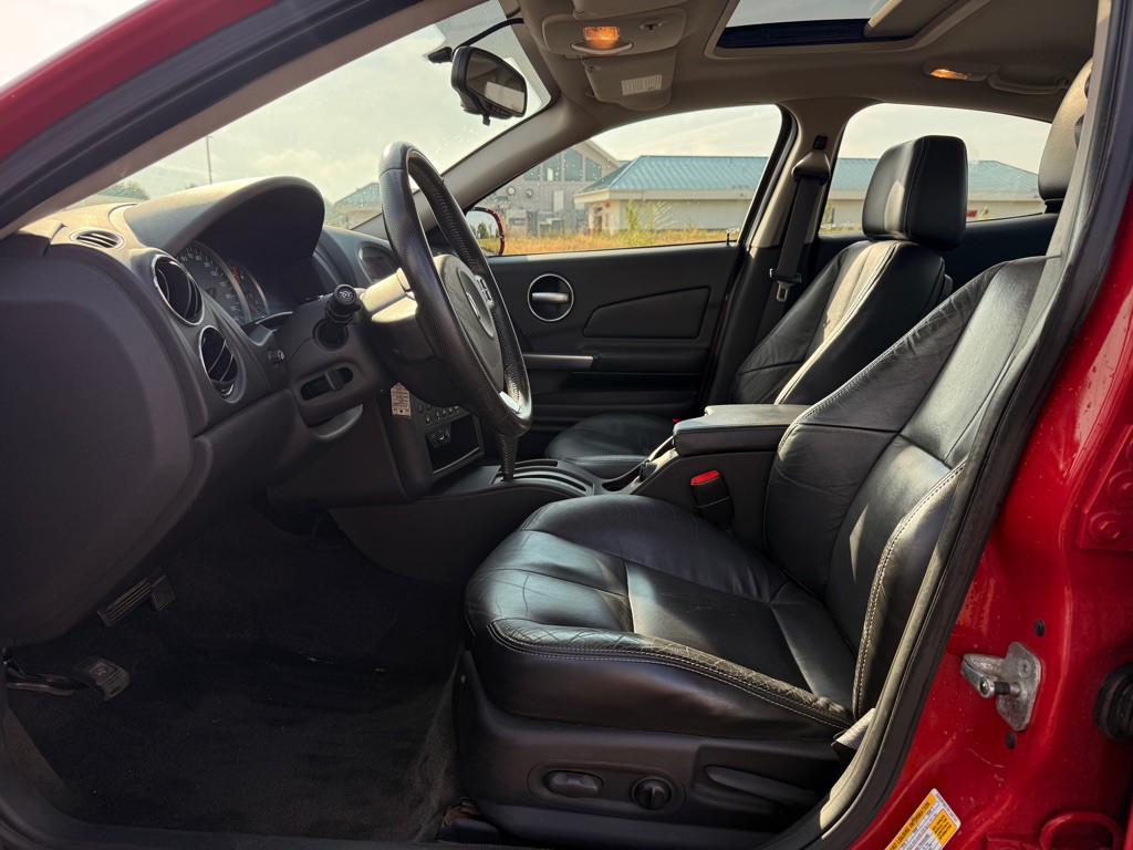 2008 Pontiac Grand Prix Image 10