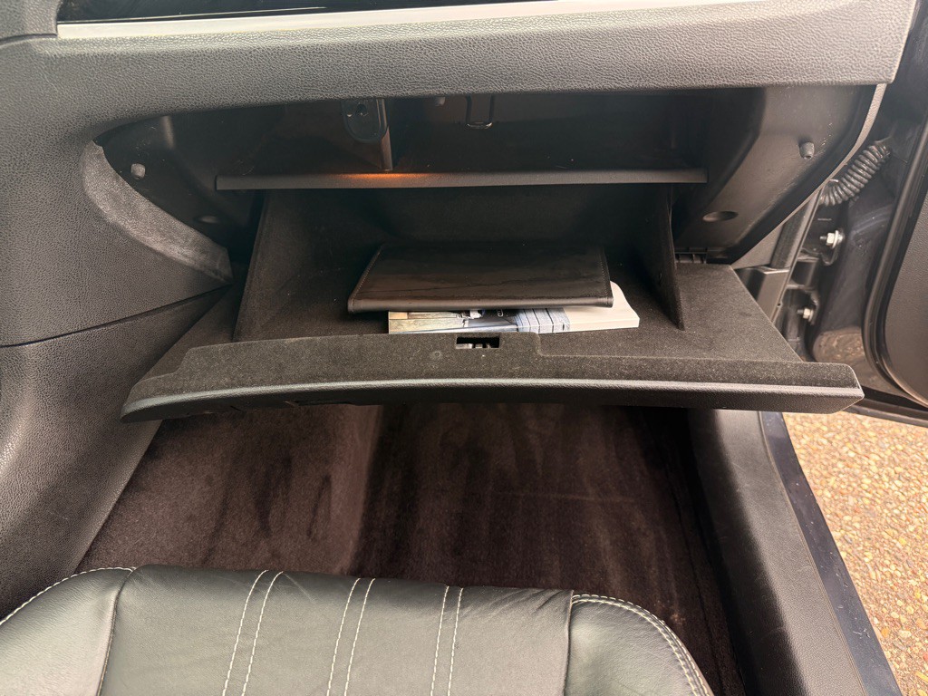 2017 Chrysler 300 Image 16