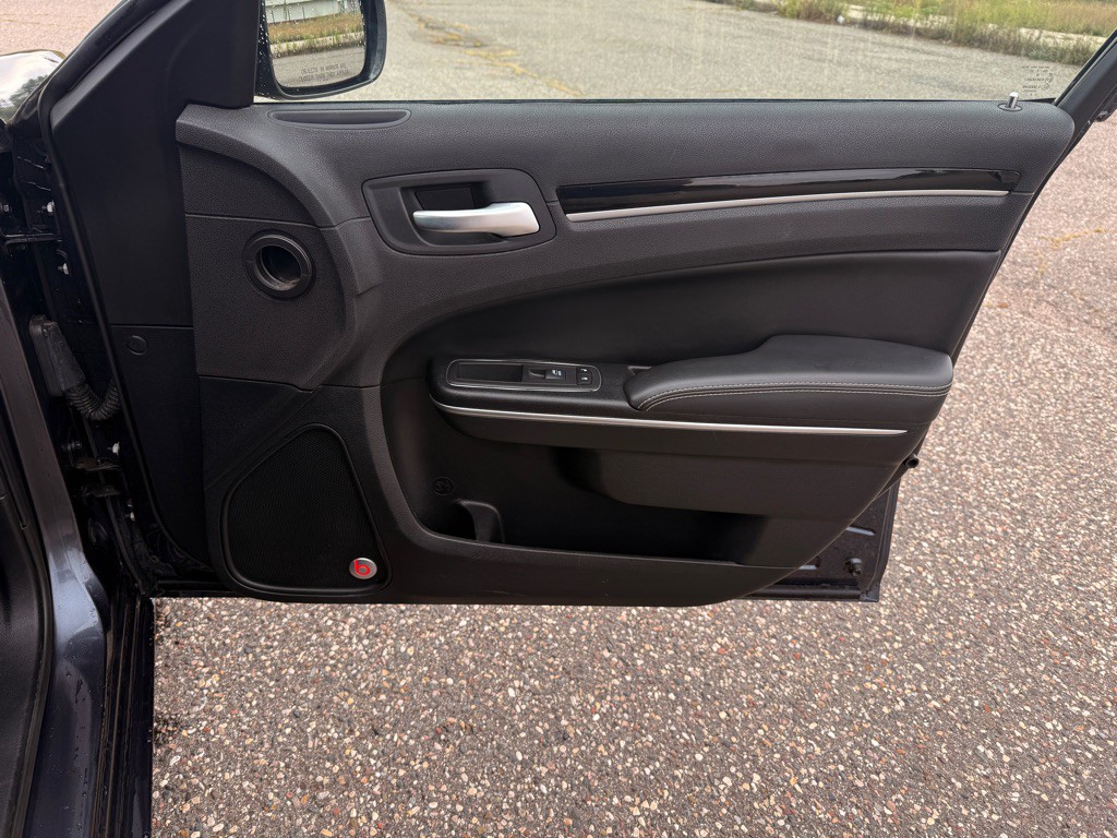 2017 Chrysler 300 Image 17