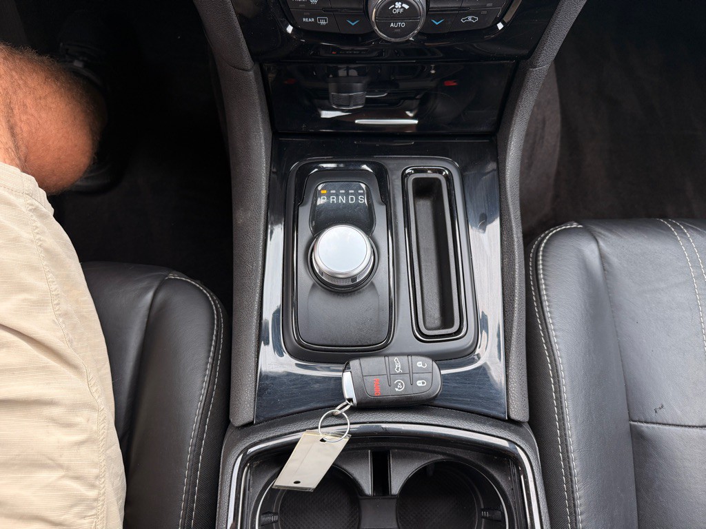 2017 Chrysler 300 Image 19