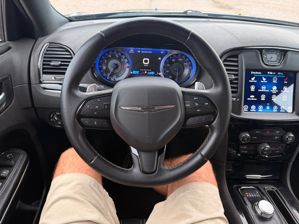 2017 Chrysler 300 Image 22