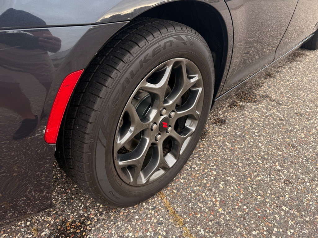 2017 Chrysler 300 Image 28