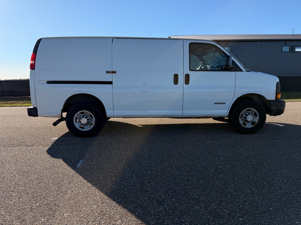 2005 Chevrolet Express Image 4