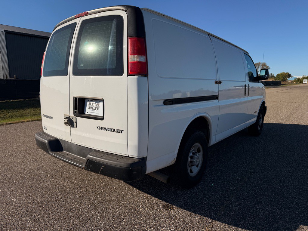 2005 Chevrolet Express Image 5